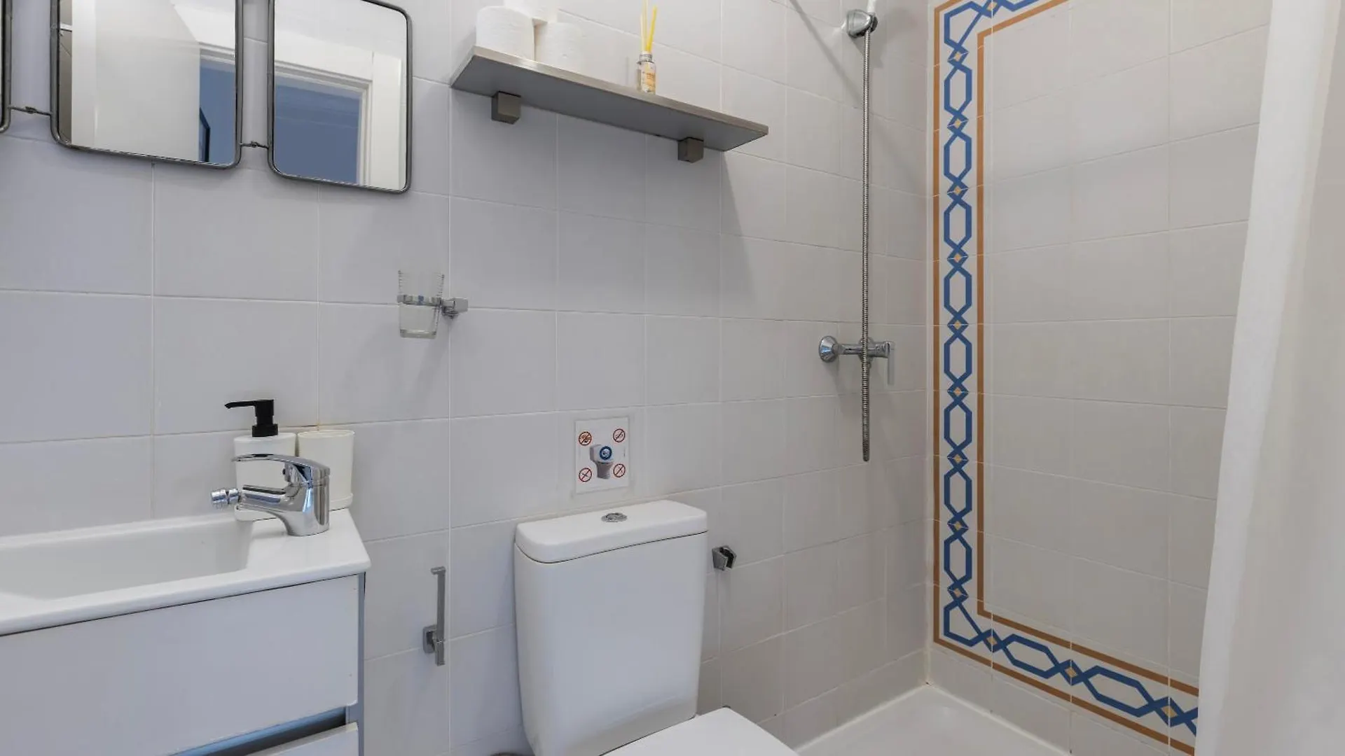 Portuguese Charm Guesthouse By Lovelystay Lissabon